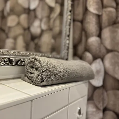 Leipziger Strasse - Modernes 3-schlafzimmer-apartment Mit Balkon Und Kostenfreien Stellplatz ארפורט