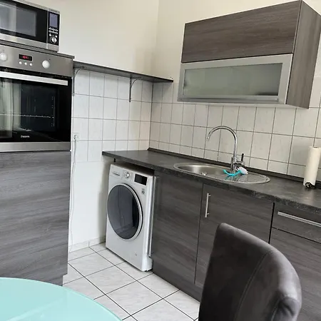 Leipziger Strasse - Modernes 3-schlafzimmer-apartment Mit Balkon Und Kostenfreien Stellplatz * 에르푸르트