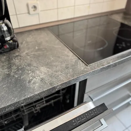 Leipziger Strasse - Modernes 3-schlafzimmer-apartment Mit Balkon Und Kostenfreien Stellplatz *