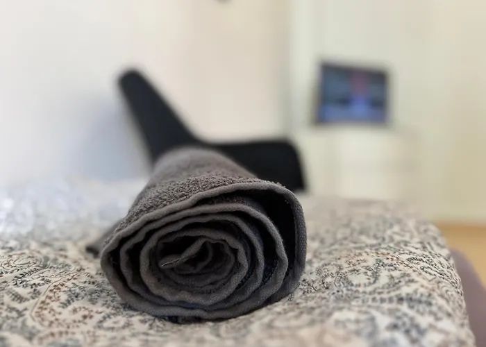 Leipziger Strasse - Modernes 3-schlafzimmer-apartment Mit Balkon Und Kostenfreien Stellplatz Apartman *