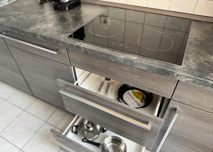 Leipziger Strasse - Modernes 3-schlafzimmer-apartment Mit Balkon Und Kostenfreien Stellplatz Apartman